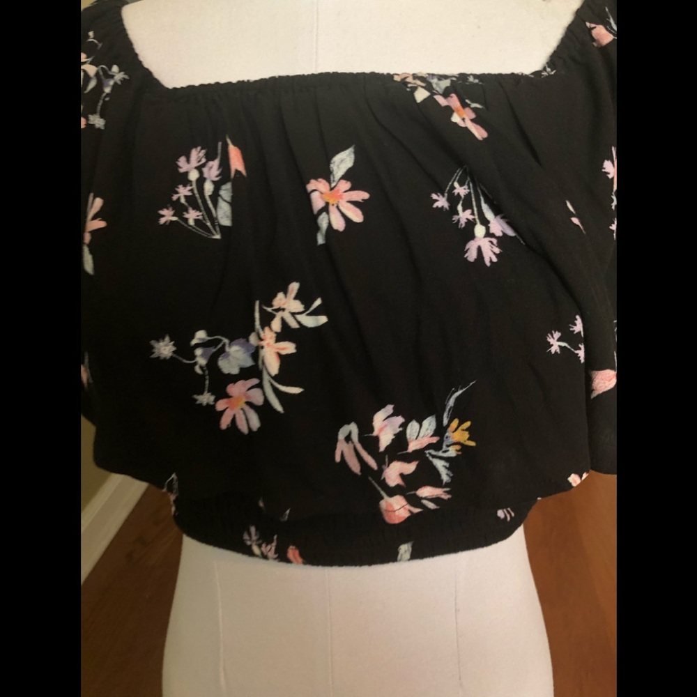 Kendall and Kylie floral crop top! Medium! NWOT